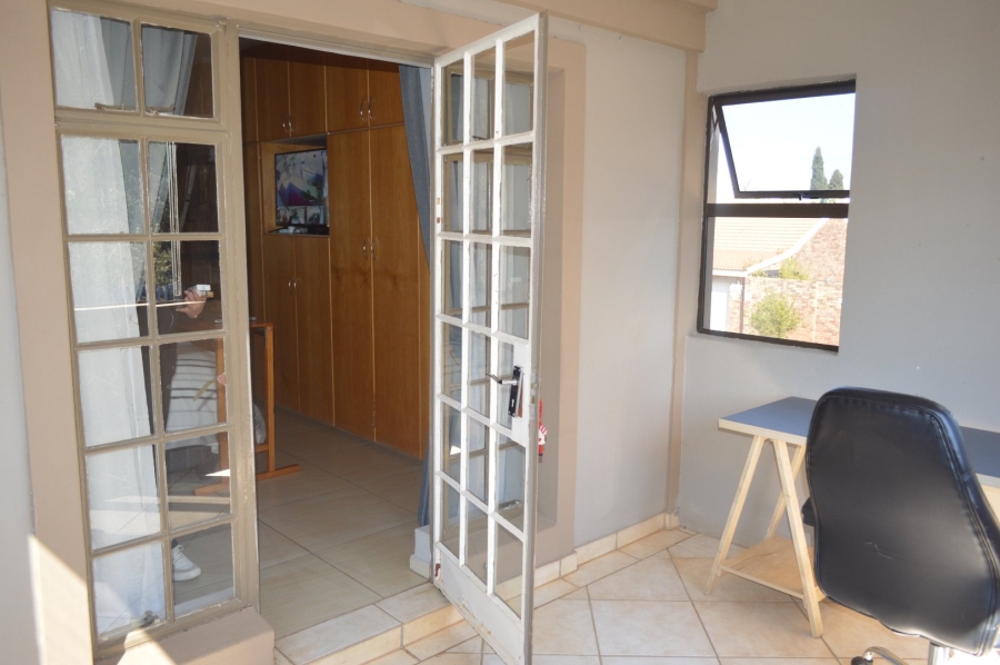 3 Bedroom Property for Sale in Flamwood North West